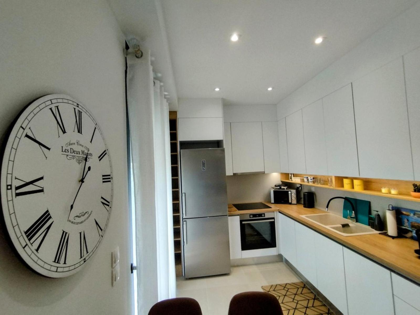 Floral Home 1 - Ground Floor Apt With Courtyard And Private Parking! Atina Dış mekan fotoğraf